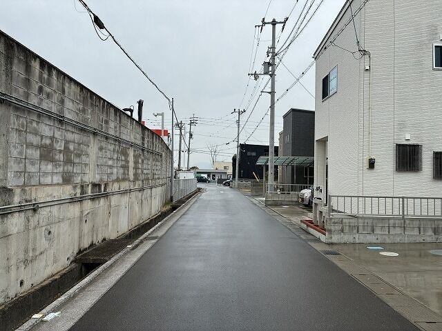 前面道路含む現地(北側東向き)