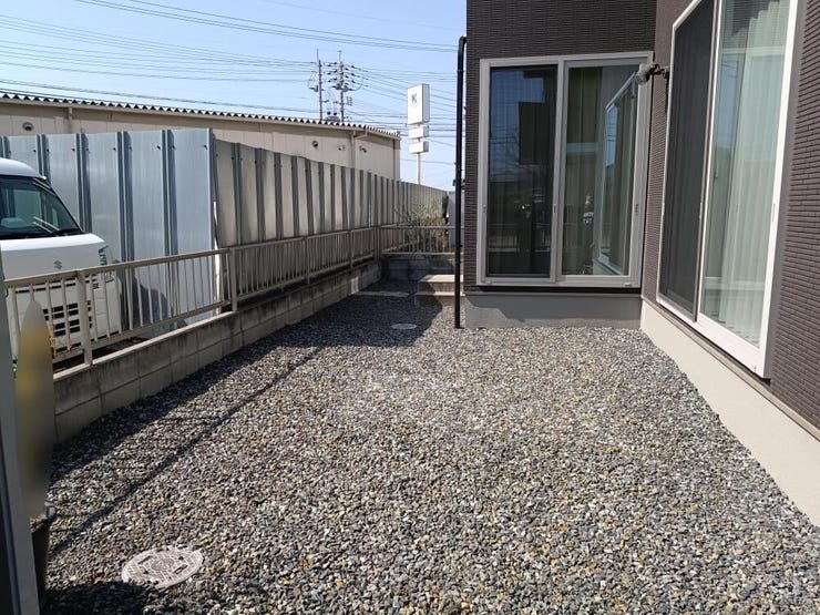 人目を気にしにくい南側スペース。
家庭菜園やお子さまの遊び場など、自由に活用できます。