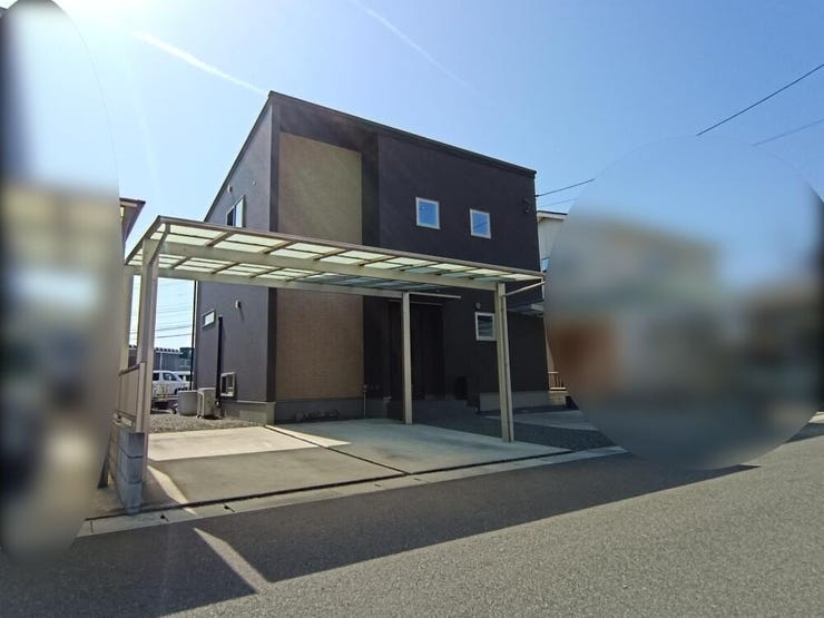 【外観】
重厚なフォルムに、洗練された直線美。
SXLカバヤが誇る高品質な住まい。
存在感と安心感を兼ね備えた、格別の一邸。