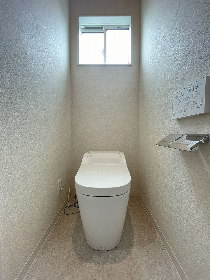 1階はお手入れをラクにするタンクレストイレを採用