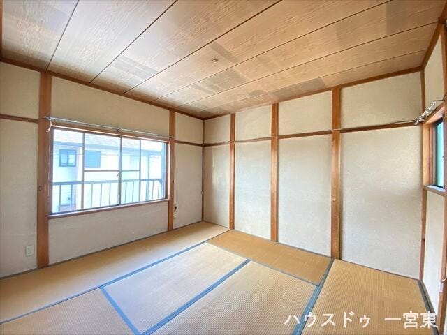 2階居室は全部で3部屋。8帖の和室はお布団を並べることもでき、家族みんなで就寝ができますね。