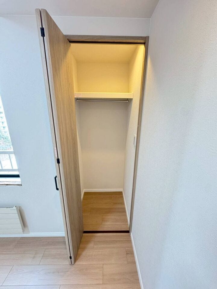 《洋室2 クローゼット》
各部屋に収納スペースを確保しています。