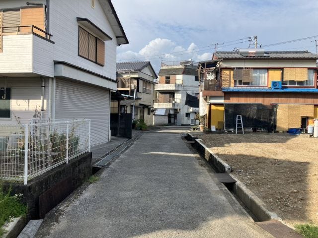 西側道路 南から北方向