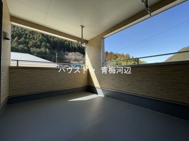 バルコニー:明るい日差したっぷりのバルコニーです♪こんな天気の良い日は気持ち良く洗濯物を干せますね!