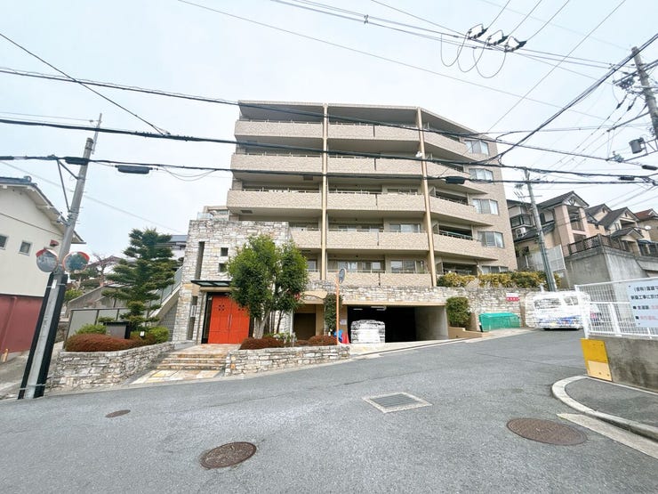 あたたかな陽が差し込む日当り良好の立地です。