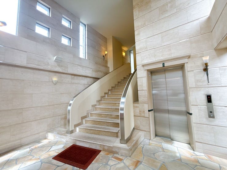 エレベーター付のマンションです。