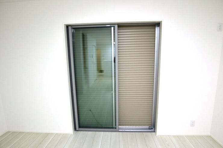シャッター雨戸 同仕様
長期の旅行や台風などの災害に役立ちます!