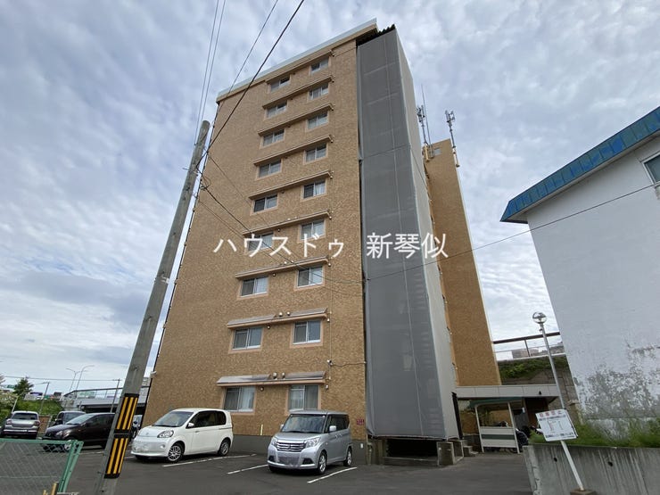 【外観】
高速道路インター至近