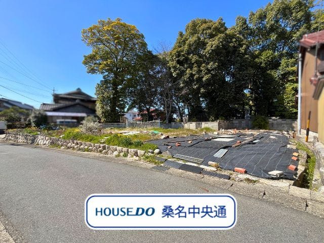 【外観】
閑静な住宅地、桑名市桑部にあるお土地です。南側の間口が広く、日当たりの良いお土地です。