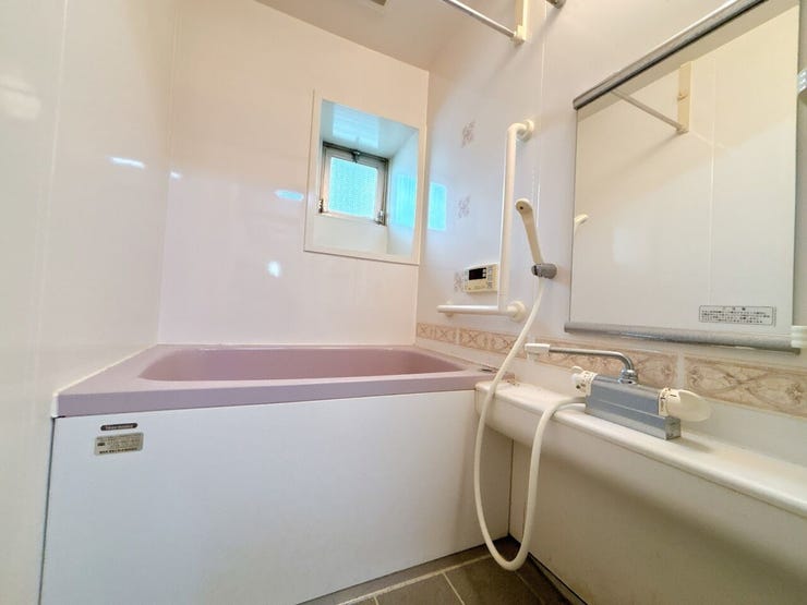 1日の疲れを癒してくれる浴室です。