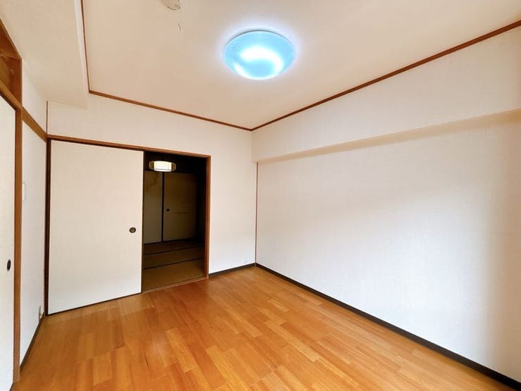 色合いに統一感のある、落ち着いた雰囲気のお部屋です。