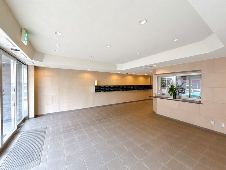 エントランスもきれいに管理されております。