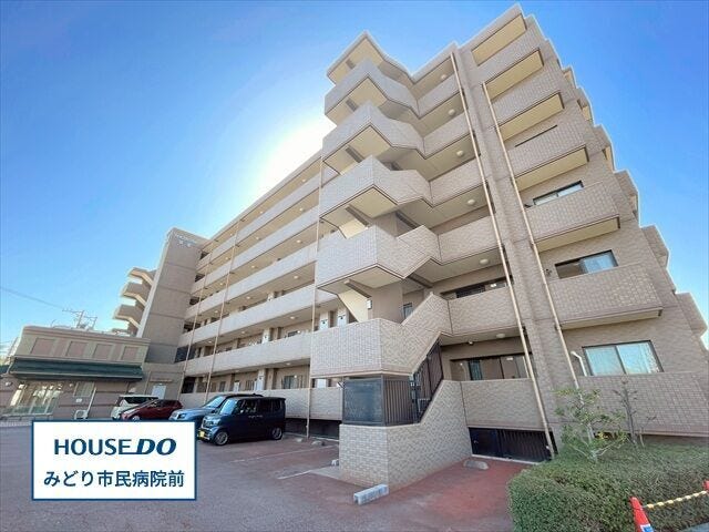 【外観】
【ライオンズマンション平手】
名古屋市桜通線/徳重駅まで徒歩22分
・名古屋市立鳴海東部小学校まで徒歩6分(約470m)
・名古屋市立扇台中学校まで徒歩15分(約1160m)