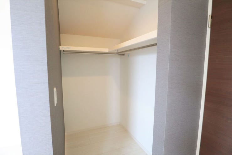 ◇ウォークインクローゼット◇ 同仕様
季節物のお洋服などしっかり収納できます♪旅行鞄などかさばる収納もすっきり片付きますね♪