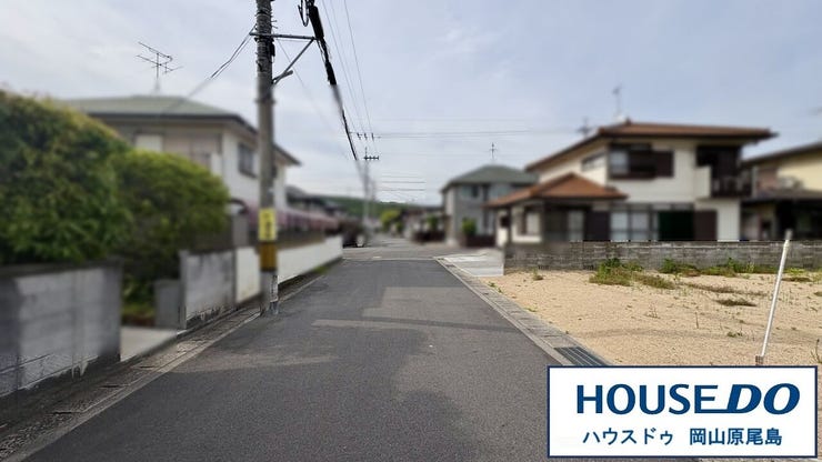 西側前面道路は約6.0mのゆとりある広さの幅員です。