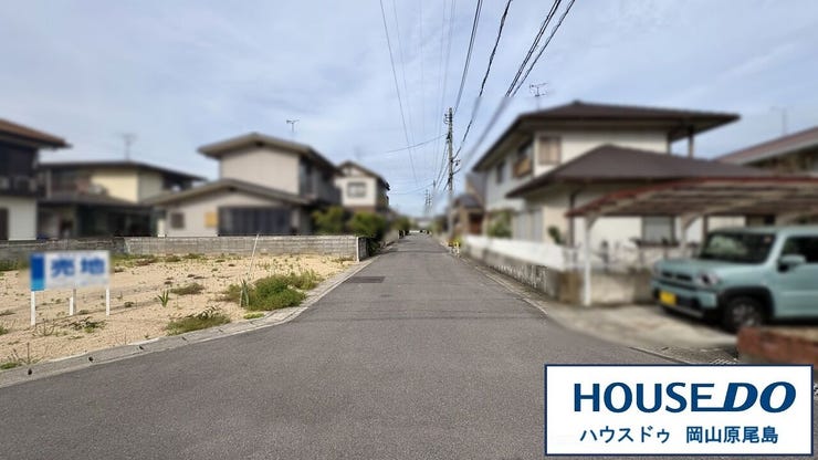 南側前面道路は約6.0mのゆとりある広さの幅員です。