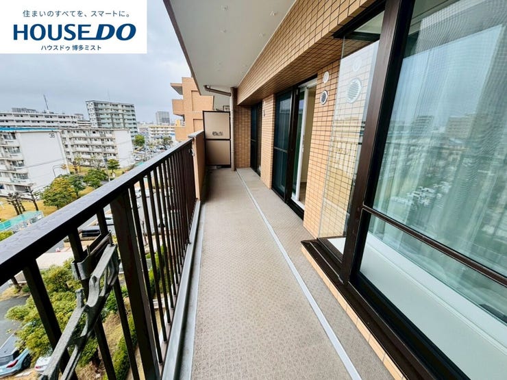 【あたたかな陽ざし】南西向きバルコニー。晴れた日にはお洗濯物もしっかり乾きそうです。