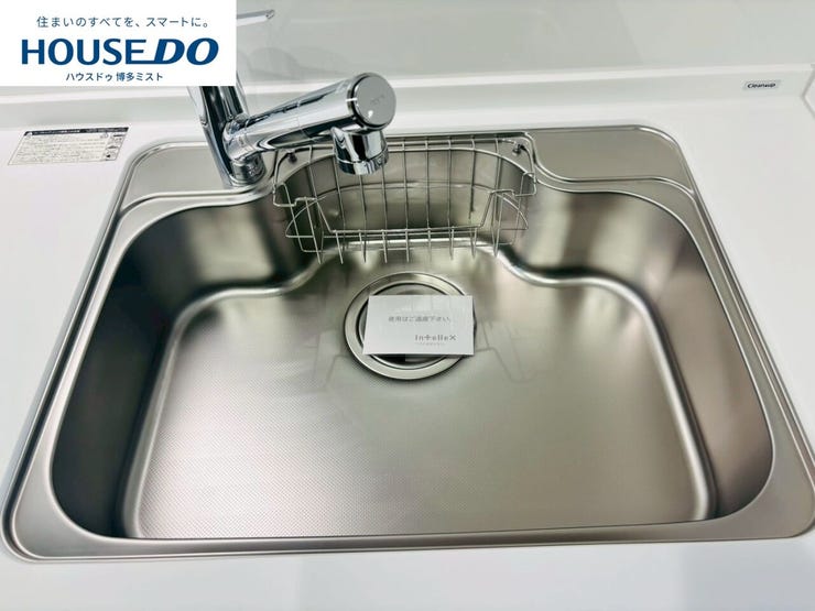 食器や野菜などの水洗いがスムーズにこなせるハンドシャワーのついた水栓。浄水器一体型なので便利です