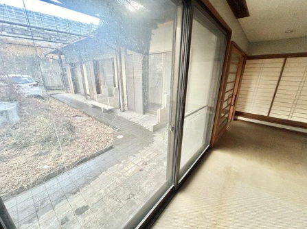 名阪国道が近いためLDKと洋室には内窓が設置されており、騒音を軽減してくれています!