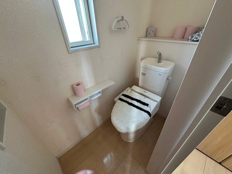 2階トイレ
手洗い付タンク式トイレ