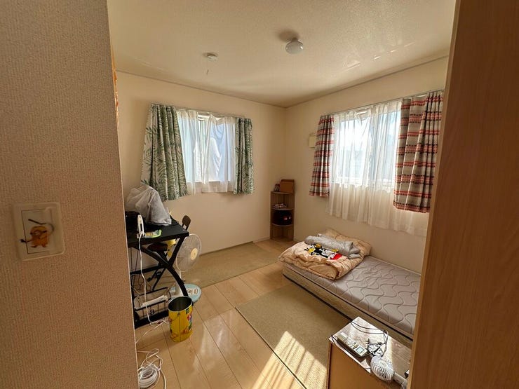 2階7.5帖洋室
温かみのあるフローリングの洋室