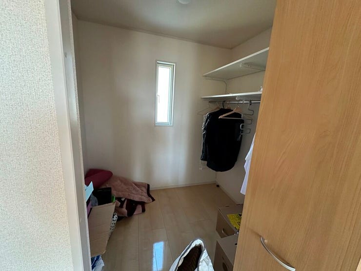 納戸ですが、ウォークインクローゼットとして使用