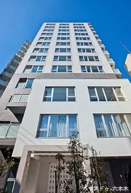 【外観】
スタイリッシュな外観デザイン。清潔感と高級感を兼ね備えた佇まいが魅力です。