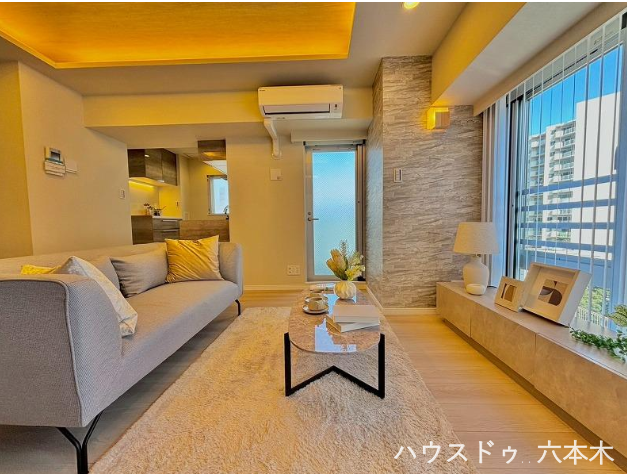 白基調で明るく、家族や来客も快適に過ごせる空間です。