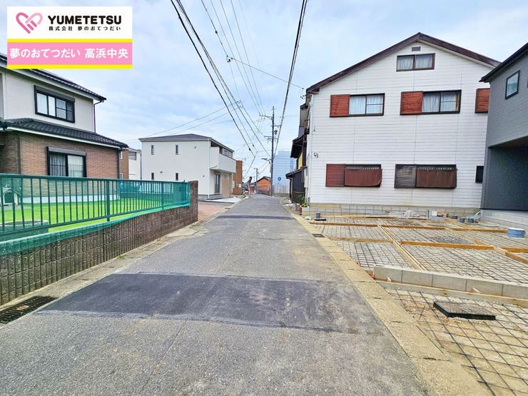 間口・前面道路ともに十分な幅があり駐車も楽々♪