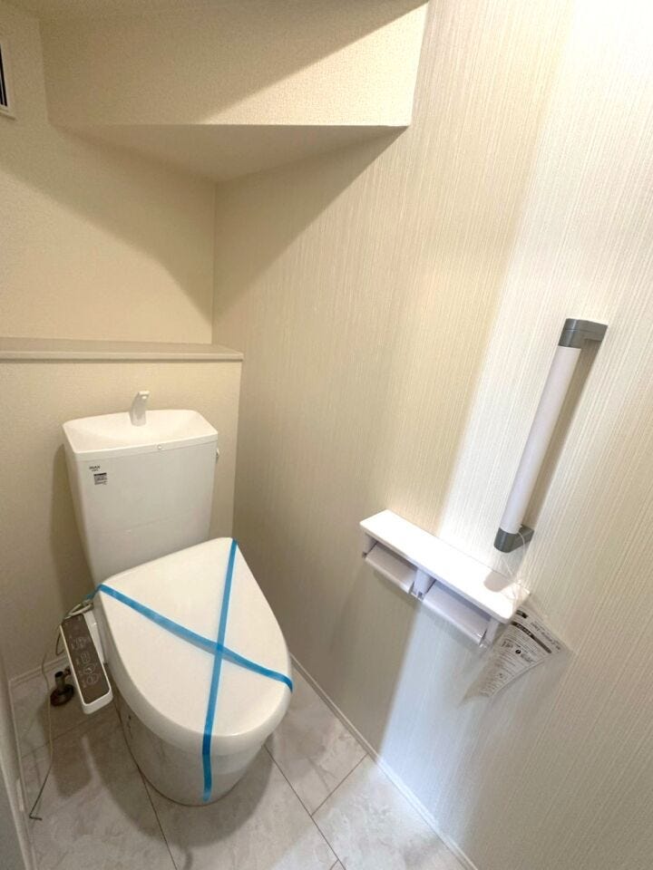 ◆トイレは1、2階とも温水洗浄便座付き。タオルリングやペーパーホルダーも完備です♪