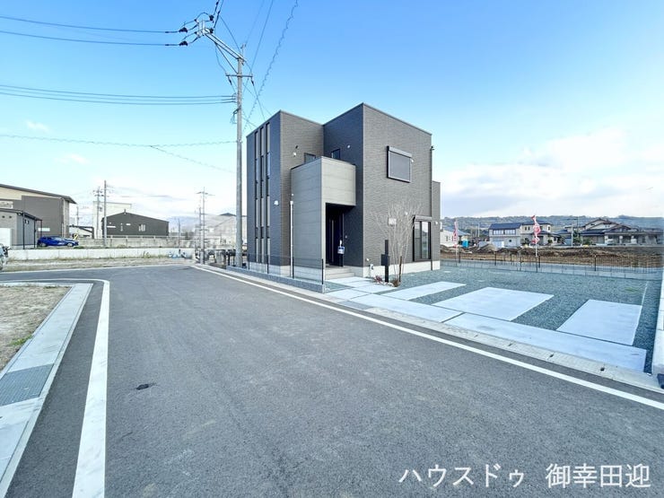 ■理想を叶える新しい暮らしの舞台■高いデザイン性と機能性を兼ね備えた住まい。ここで、家族の新しい物語が始まります。