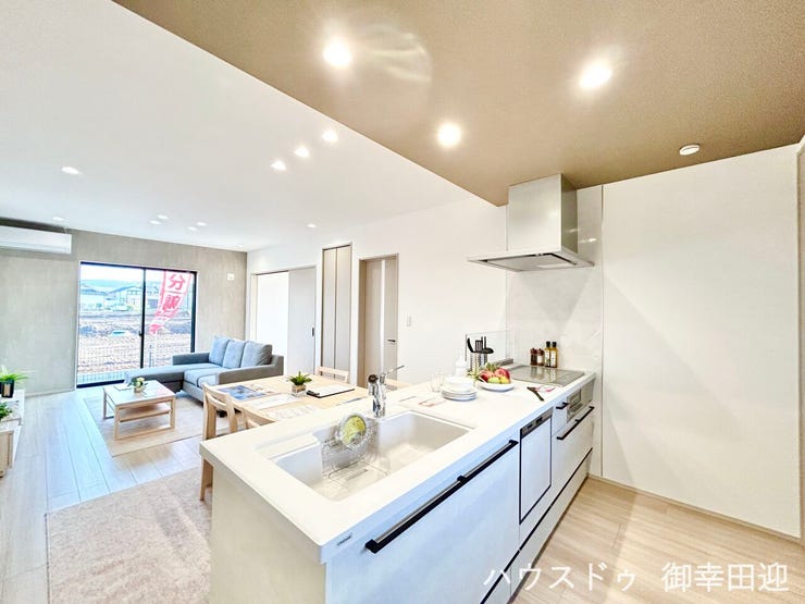 ■家族の「美味しい」が集まる舞台■高い機能性と美しいデザインを両立。料理する人も、待つ人も、笑顔になれる場所です。