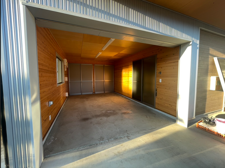 車1台分のインナーガレージ完備。