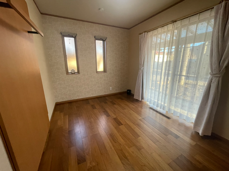 6.5帖の洋室には収納式ベッド完備。