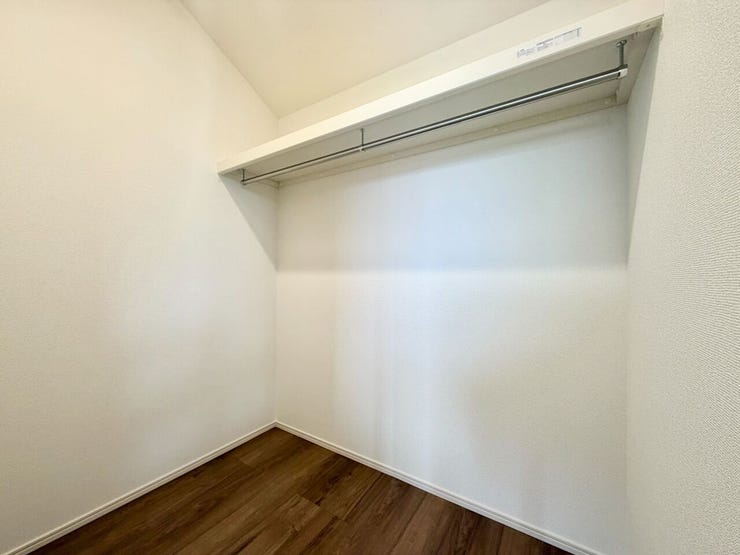 全居室に収納付き、共用スペース収納もあり、すっきり片づけて広く使えます♪