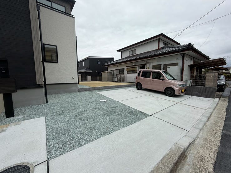 並列3台駐車可能なゆとりのカースペース♪