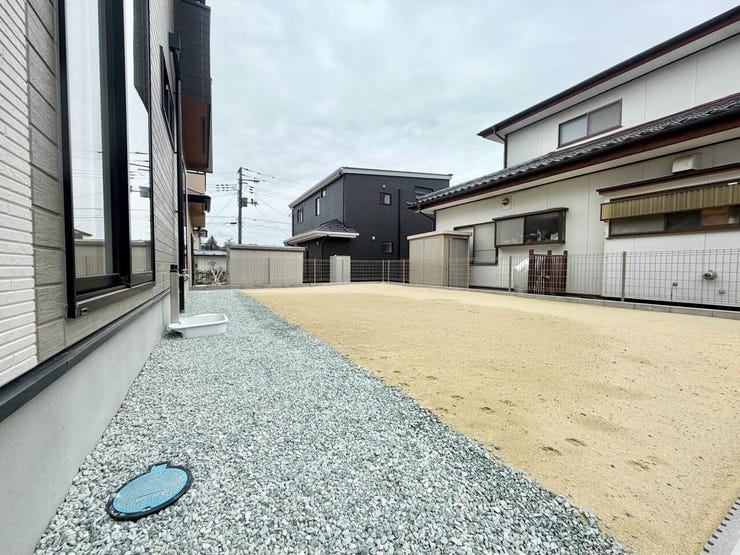 元気なお子様のお外遊びも、自宅のお庭なら安心♪