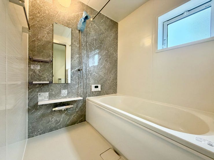 空気もこもらずいつもクリーンな浴室乾燥機付♪