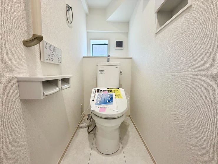 トイレはもちろん温水洗浄便座付き♪