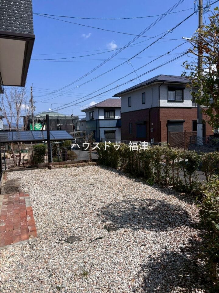 家の前はお庭スペース付き!
BBQやプールなど楽しめます♪
《古賀市久保 中古戸建》