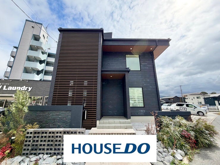 【外観】
JR日田彦山線「石田駅」から徒歩12分の立地にある、大通りに面した戸建です。