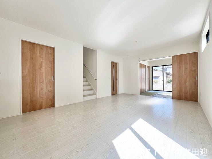 ■安らぎと笑顔の中心地■陽光が優しく降り注ぎ、会話が自然と弾む。ここでは、毎日が特別な時間へと変わります。