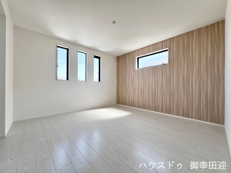 ■2階8.2帖洋室■寝室、書斎、趣味の部屋。家族の成長やライフスタイルに合わせ、様々な使い方ができる快適な空間です。