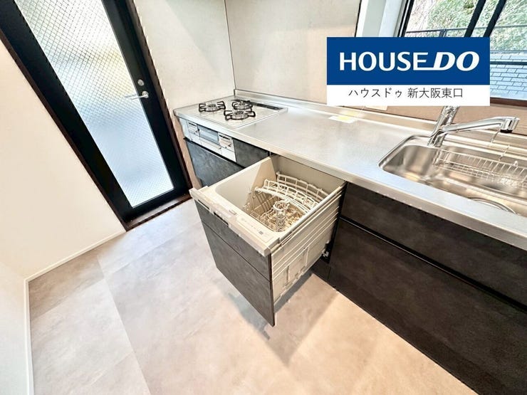 食器洗浄乾燥機・三口コンロ・グリル付きのシステムキッチン