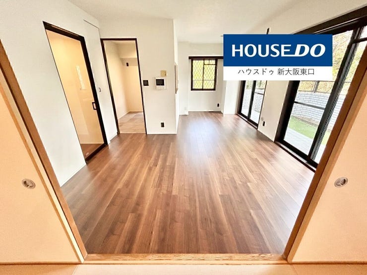 北西向きに専用庭がある14.3帖のLDK