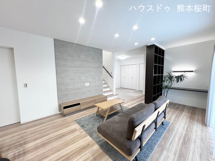 ■安らぎと笑顔の中心地■陽光が優しく降り注ぎ、会話が自然と弾む。ここでは、毎日が特別な時間へと変わります。