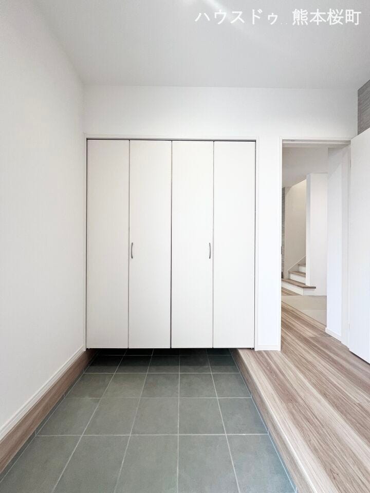 ■「しまう」が叶える美しい玄関■大容量のシューズボックスがあることでいつも整理された、気持ちの良い「家の顔」を保てます。