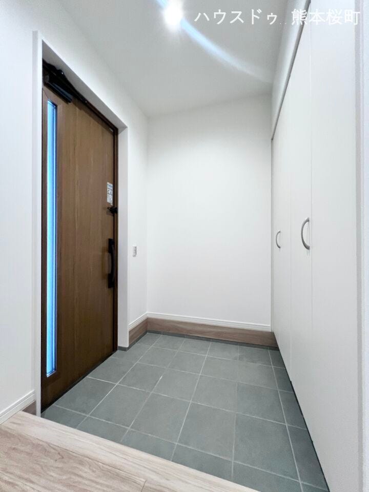 ■「ただいま」の安堵をくれる場所■訪れる人を迎え入れ、帰るたびにホッと一息つける、明るく機能的なエントランス。