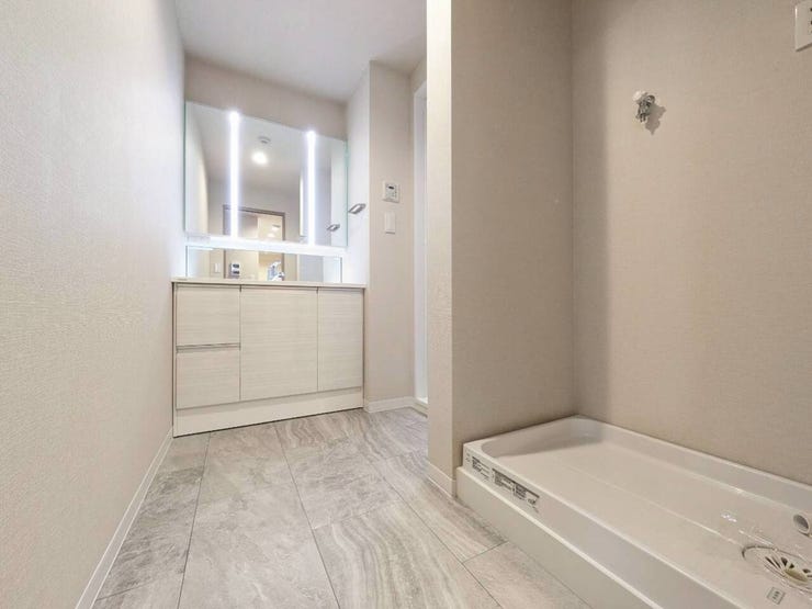 明るく清潔感のある洗面脱衣室