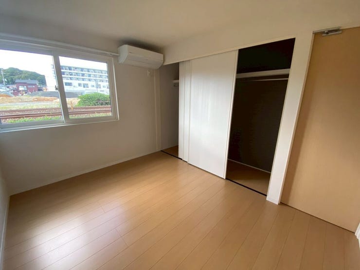 6帖の洋室♪こちらには大容量のクローゼット付き♪